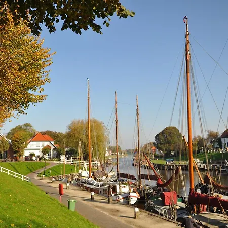 Nr 81 - Deichstrasse Naehe Yachthafen * Carolinensiel